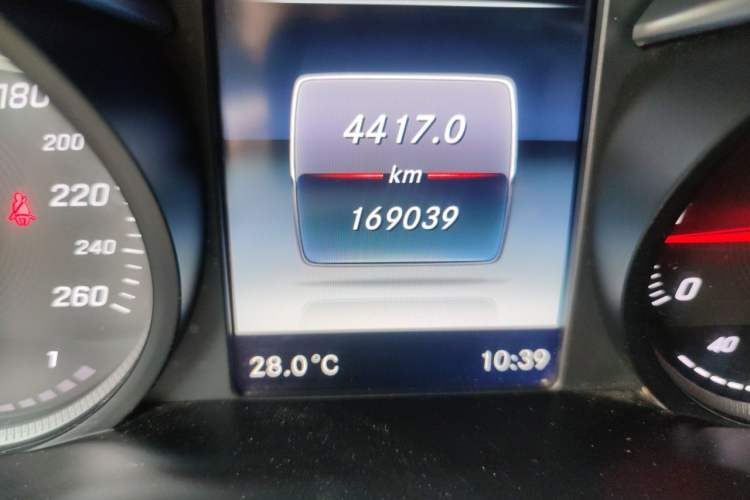 Used Mercedes-Benz GLC 2016 GLC 200 4MATIC Odometer Close Up