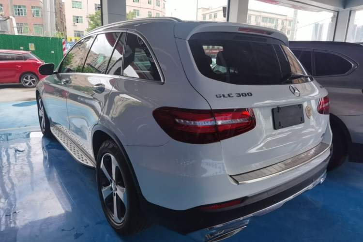 Used Mercedes-Benz GLC 2016 GLC 300 4MATIC Dynamic Model Rear Left 45 Deg