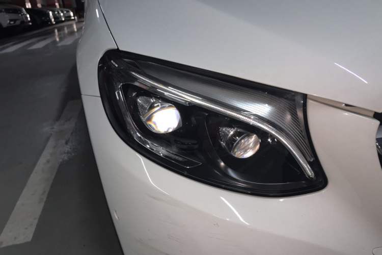 Used Mercedes-Benz GLC 2016 GLC 300 4MATIC Dynamic Model Right Front Headlight