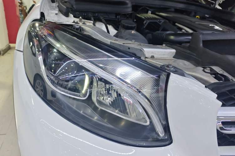 Used Mercedes-Benz GLC 2016 GLC 260 4MATIC Luxury Model Right Front Headlight