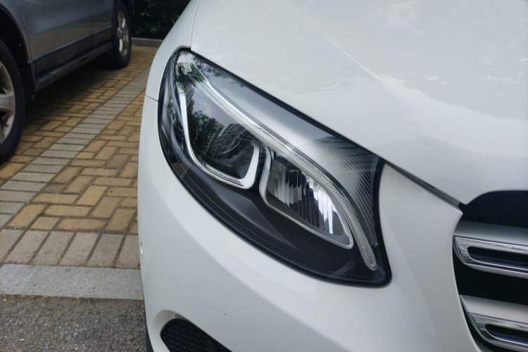Used Mercedes-Benz GLC 2016 GLC 260 4MATIC Luxury Model Right Front Headlight