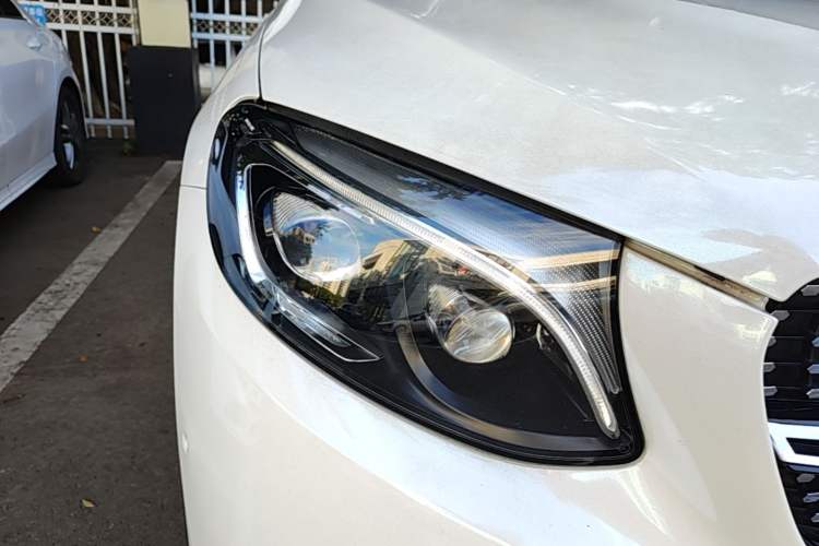 Used Mercedes-Benz GLC 2016 GLC 300 4MATIC Dynamic Model Right Front Headlight