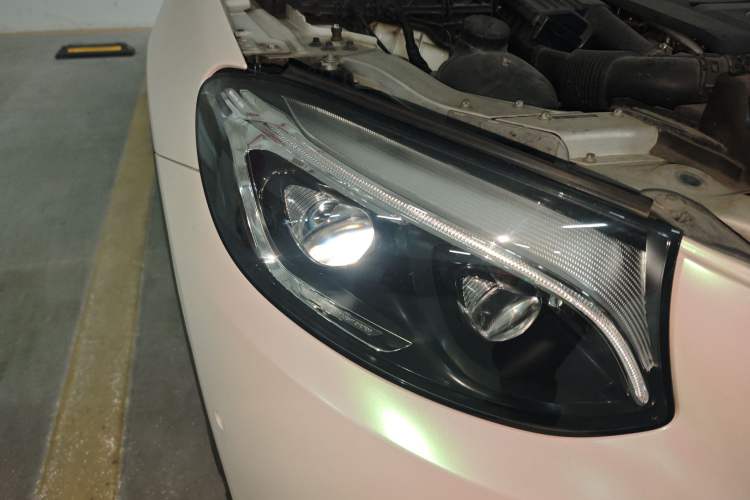 Used Mercedes-Benz GLC 2016 GLC 300 4MATIC Dynamic Model Right Front Headlight