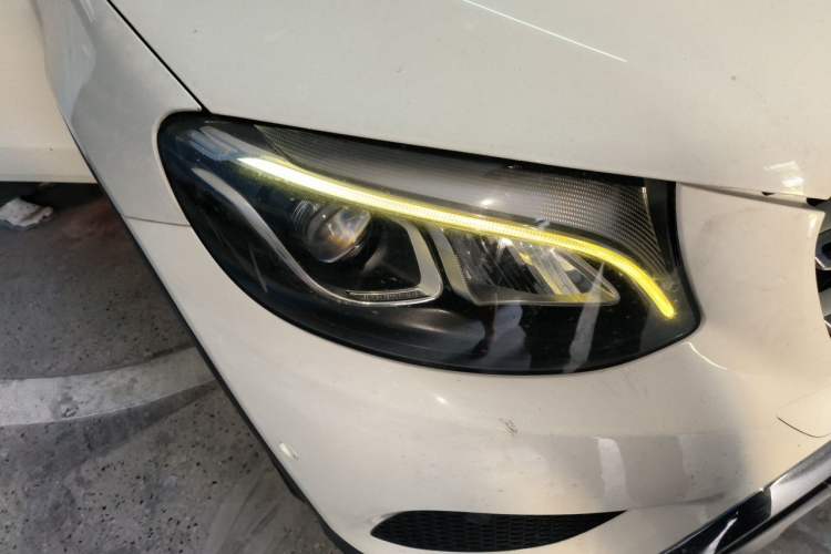 Used Mercedes-Benz GLC 2016 GLC 260 4MATIC Luxury Model Right Front Headlight