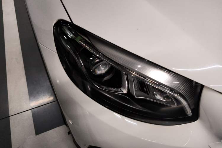 Used Mercedes-Benz GLC 2016 GLC 260 4MATIC Luxury Model Right Front Headlight