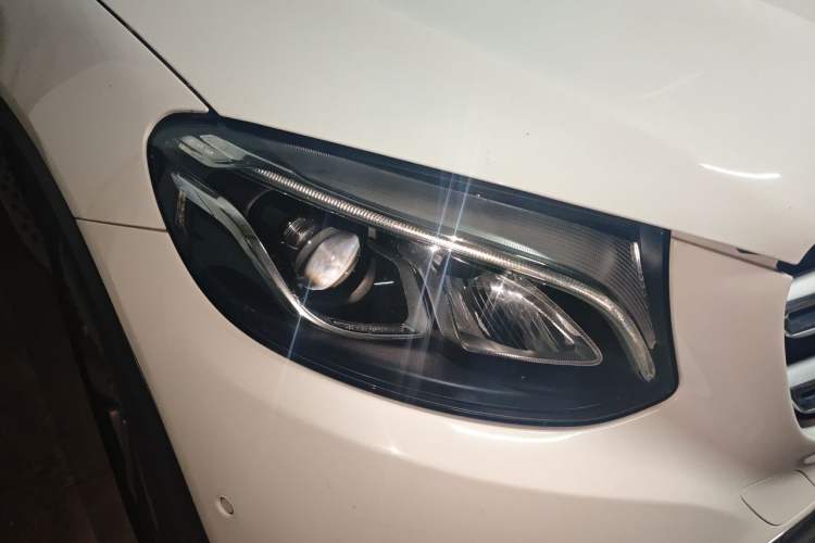 Used Mercedes-Benz GLC 2016 GLC 260 4MATIC Luxury Model Right Front Headlight