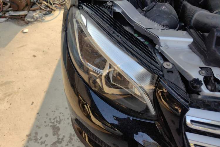 Used Mercedes-Benz GLC 2016 GLC 260 4MATIC Luxury Model Right Front Headlight