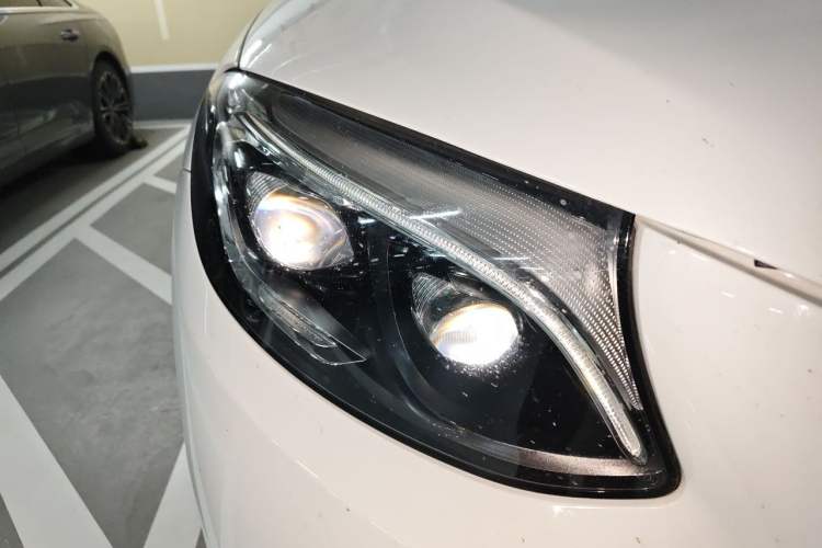 Used Mercedes-Benz GLC 2016 GLC 300 4MATIC Dynamic Model Right Front Headlight