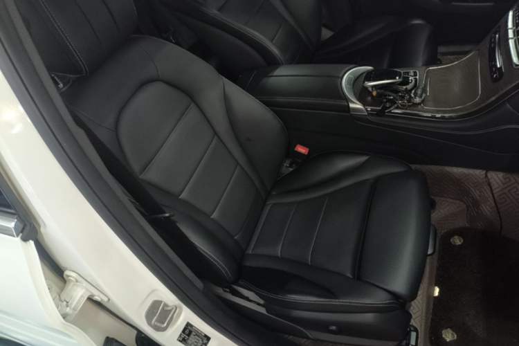 Used Mercedes-Benz GLC 2016 GLC 300 4MATIC Dynamic Model Right Front Seat
