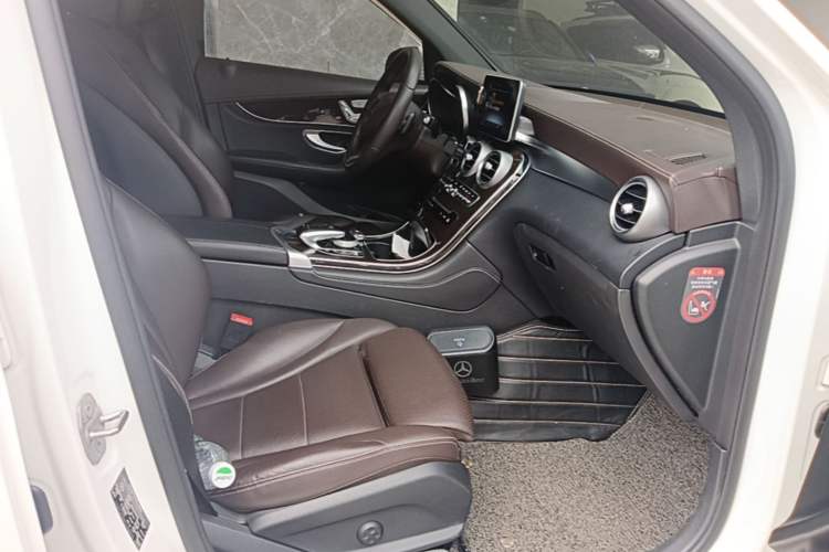 Used Mercedes-Benz GLC 2016 GLC 260 4MATIC Luxury Model Right Front Seat