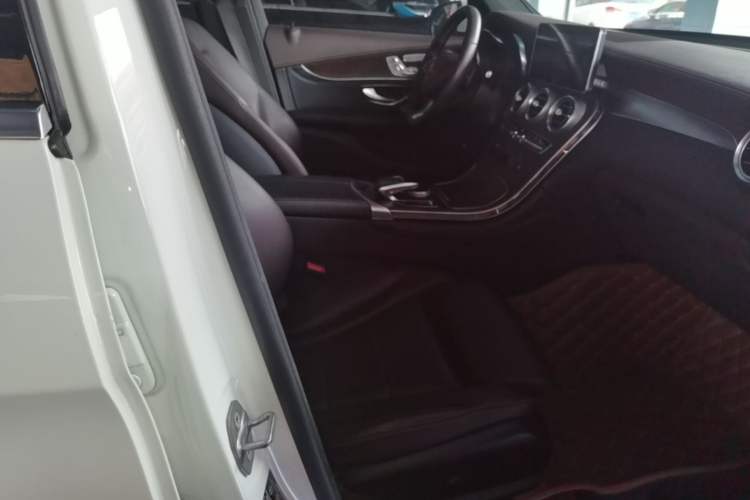 Used Mercedes-Benz GLC 2016 GLC 300 4MATIC Dynamic Model Right Front Seat