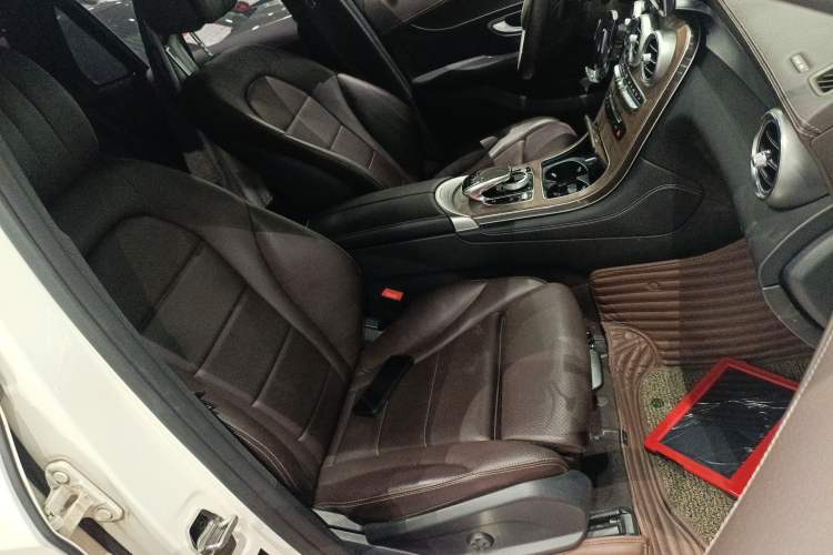 Used Mercedes-Benz GLC 2016 GLC 300 4MATIC Dynamic Model Right Front Seat