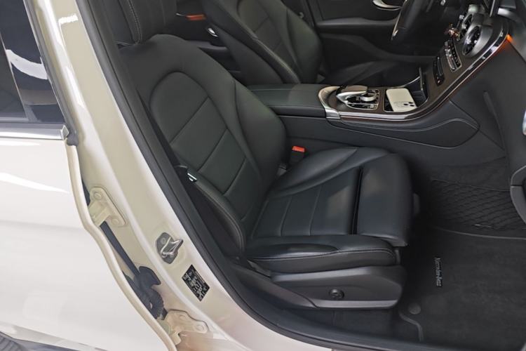 Used Mercedes-Benz GLC 2016 GLC 300 4MATIC Dynamic Model Right Front Seat