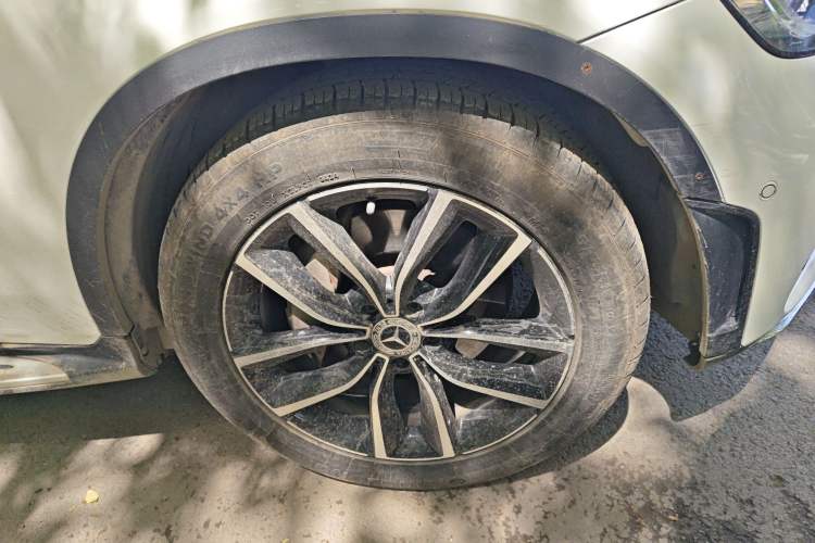 Used Mercedes-Benz GLC 2016 GLC 300 4MATIC Dynamic Model Right Front Wheel Hub