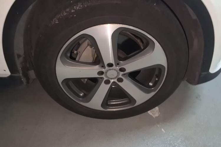 Used Mercedes-Benz GLC 2016 GLC 300 4MATIC Dynamic Model Right Front Wheel Hub