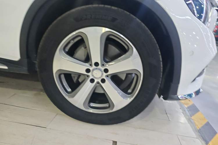 Used Mercedes-Benz GLC 2016 GLC 260 4MATIC Luxury Model Right Front Wheel Hub