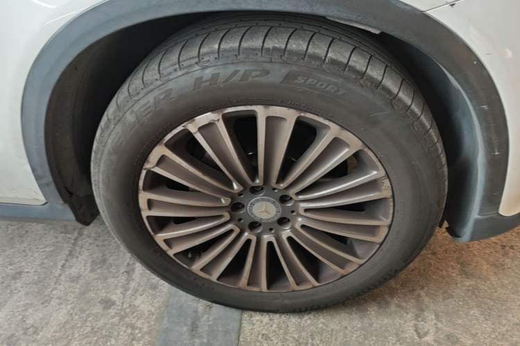 Used Mercedes-Benz GLC 2016 GLC 260 4MATIC Dynamic Edition Right Front Wheel Hub