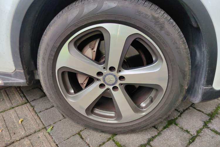 Used Mercedes-Benz GLC 2016 GLC 300 4MATIC Dynamic Model Right Front Wheel Hub