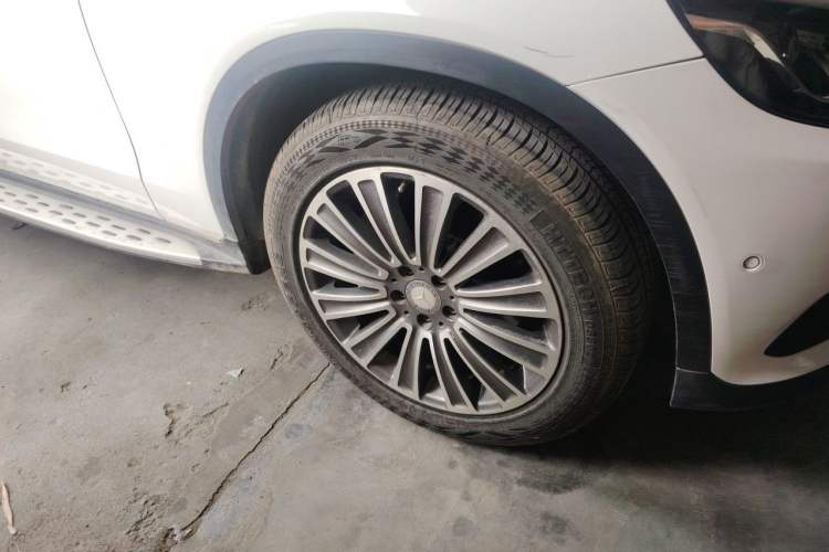 Used Mercedes-Benz GLC 2016 GLC 260 4MATIC Dynamic Edition Right Front Wheel Hub