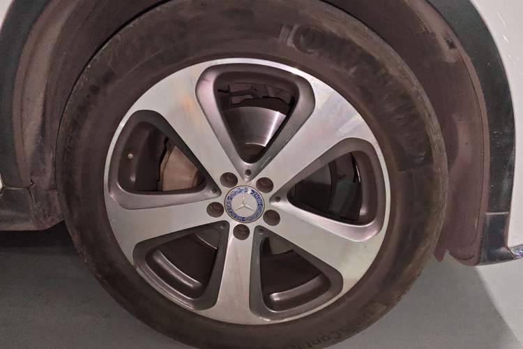Used Mercedes-Benz GLC 2016 GLC 260 4MATIC Luxury Model Right Front Wheel Hub