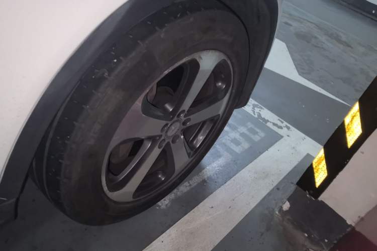Used Mercedes-Benz GLC 2016 GLC 260 4MATIC Luxury Model Right Front Wheel Hub