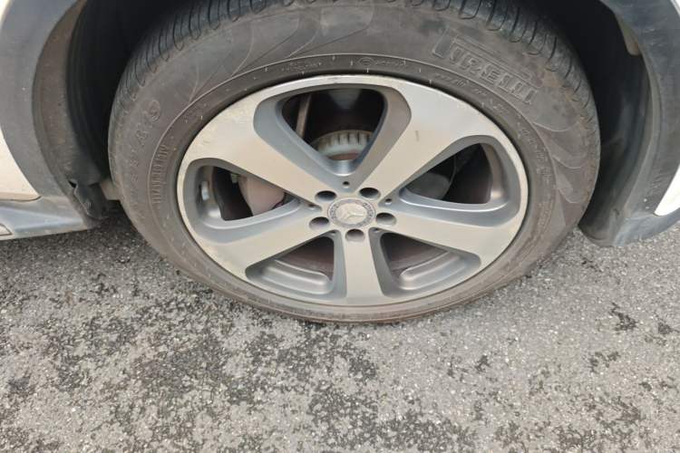 Used Mercedes-Benz GLC 2016 GLC 300 4MATIC Dynamic Model Right Front Wheel Hub