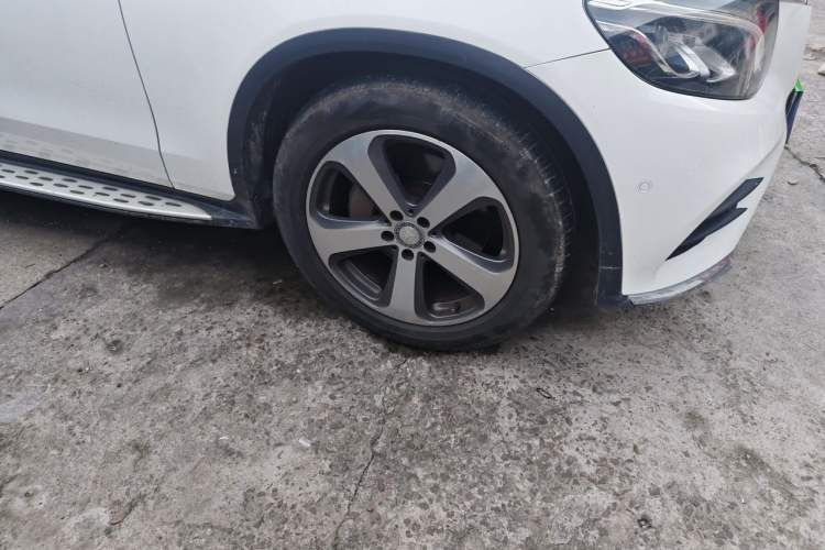 Used Mercedes-Benz GLC 2016 GLC 260 4MATIC Luxury Model Right Front Wheel Hub