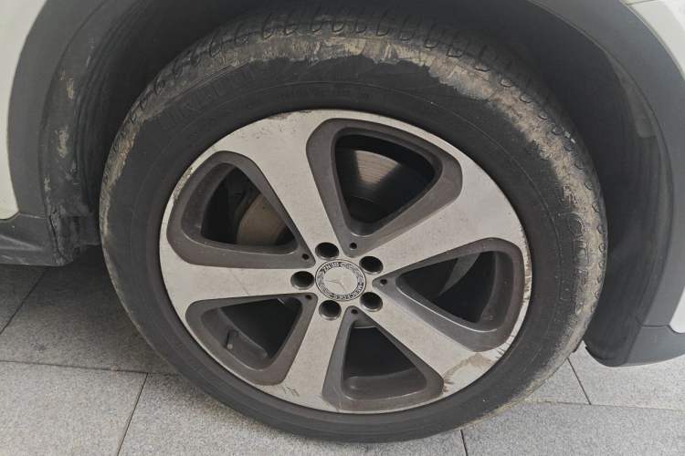 Used Mercedes-Benz GLC 2016 GLC 300 4MATIC Dynamic Model Right Front Wheel Hub