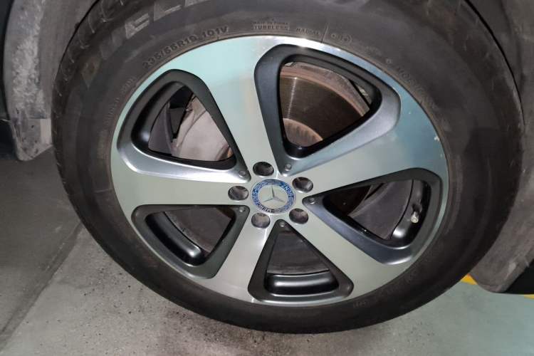 Used Mercedes-Benz GLC 2016 GLC 260 4MATIC Luxury Model Right Front Wheel Hub