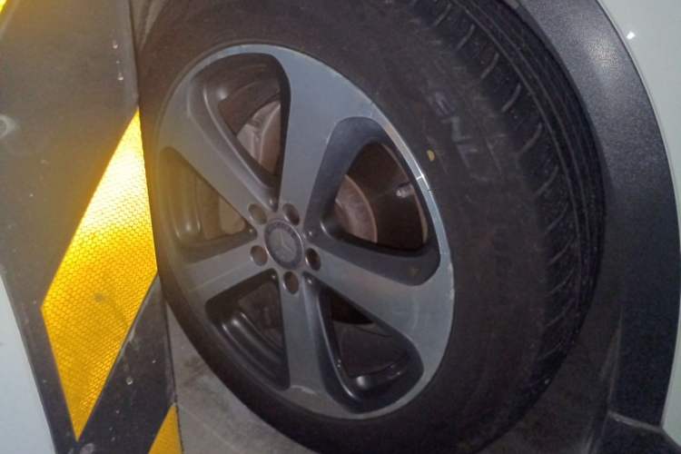 Used Mercedes-Benz GLC 2016 GLC 300 4MATIC Dynamic Model Right Front Wheel Hub