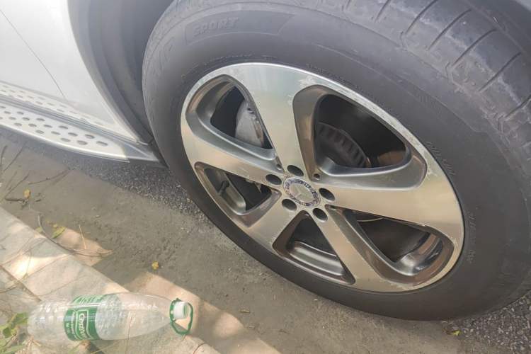 Used Mercedes-Benz GLC 2016 GLC 260 4MATIC Luxury Model Right Front Wheel Hub
