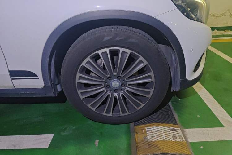 Used Mercedes-Benz GLC 2016 GLC 200 4MATIC Right Front Wheel Hub