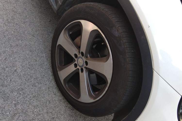 Used Mercedes-Benz GLC 2016 GLC 260 4MATIC Luxury Model Right Front Wheel Hub