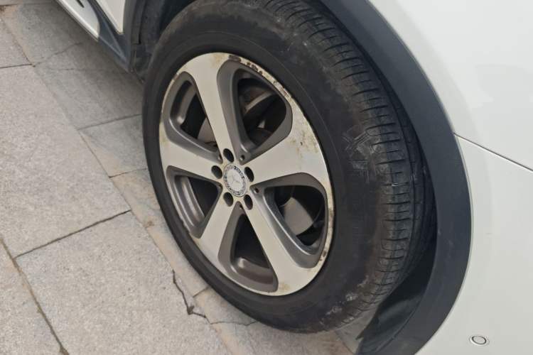 Used Mercedes-Benz GLC 2016 GLC 300 4MATIC Dynamic Model Right Front Wheel Hub
