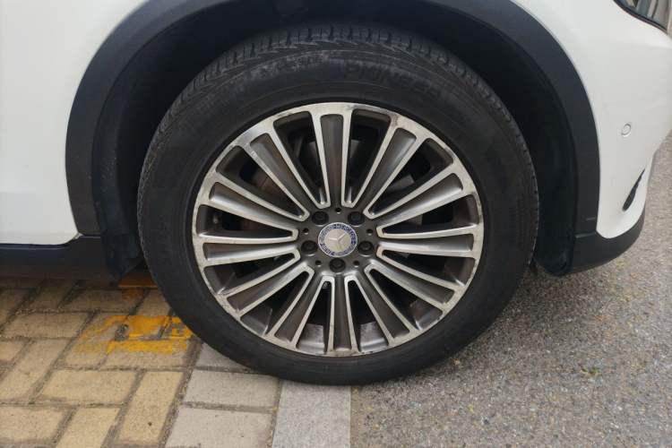 Used Mercedes-Benz GLC 2016 GLC 260 4MATIC Luxury Model Right Front Wheel Hub