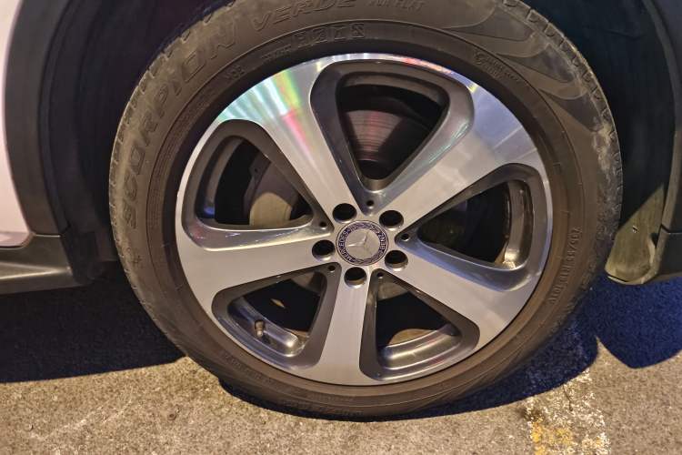 Used Mercedes-Benz GLC 2016 GLC 260 4MATIC Luxury Model Right Front Wheel Hub