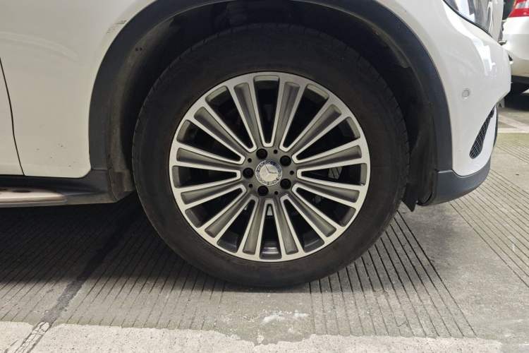 Used Mercedes-Benz GLC 2016 GLC 260 4MATIC Dynamic Edition Right Front Wheel Hub