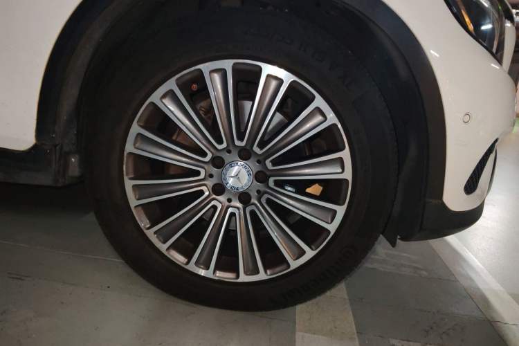 Used Mercedes-Benz GLC 2016 GLC 260 4MATIC Dynamic Edition Right Front Wheel Hub