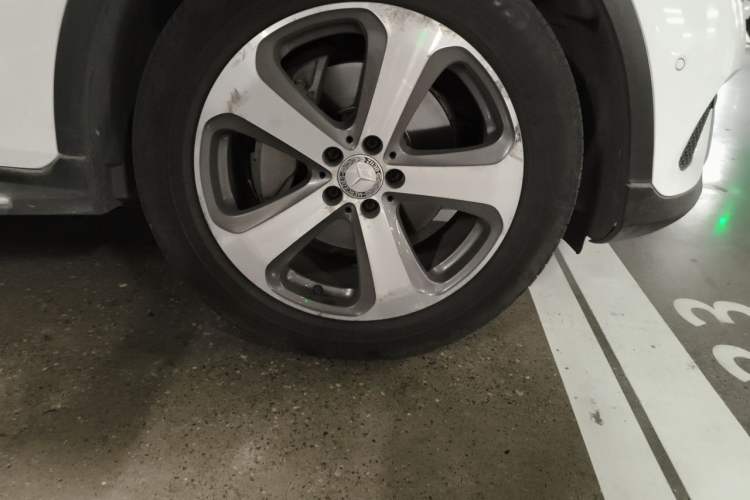 Used Mercedes-Benz GLC 2016 GLC 260 4MATIC Luxury Model Right Front Wheel Hub