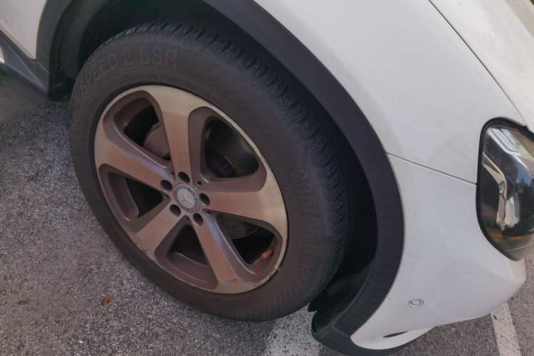 Used Mercedes-Benz GLC 2016 GLC 260 4MATIC Luxury Model Right Front Wheel Hub