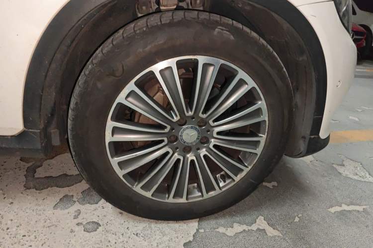 Used Mercedes-Benz GLC 2016 GLC 260 4MATIC Dynamic Edition Right Front Wheel Hub