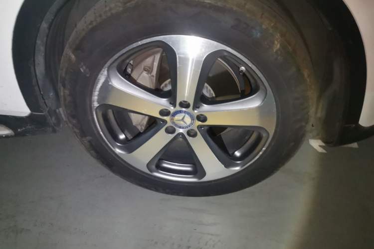 Used Mercedes-Benz GLC 2016 GLC 300 4MATIC Dynamic Model Right Front Wheel Hub