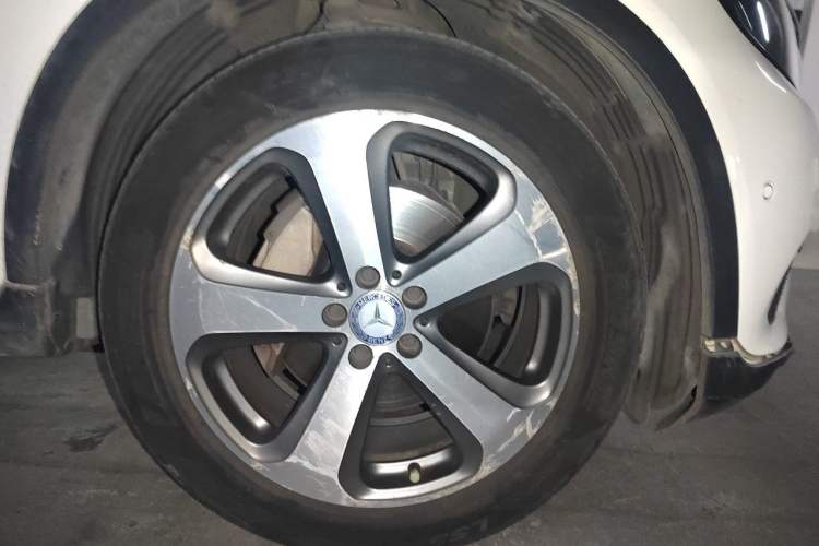Used Mercedes-Benz GLC 2016 GLC 260 4MATIC Luxury Model Right Front Wheel Hub