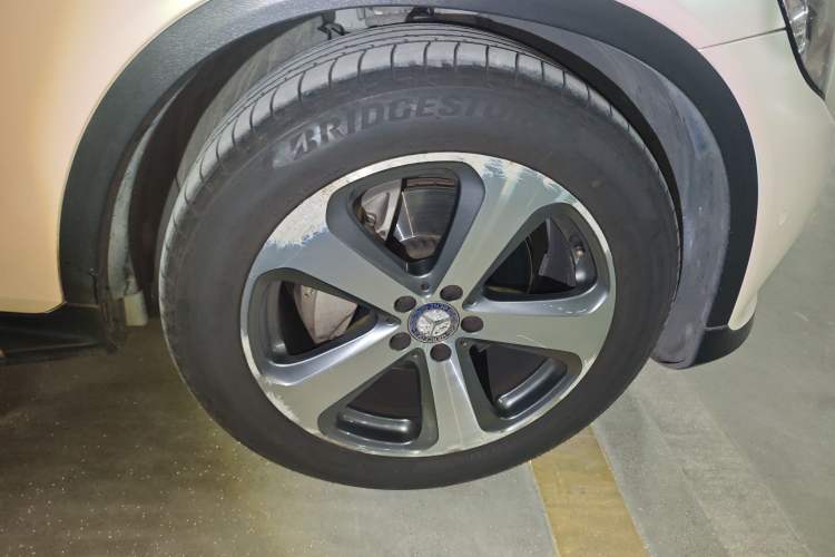 Used Mercedes-Benz GLC 2016 GLC 300 4MATIC Dynamic Model Right Front Wheel Hub