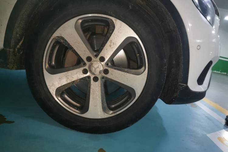 Used Mercedes-Benz GLC 2016 GLC 260 4MATIC Luxury Model Right Front Wheel Hub