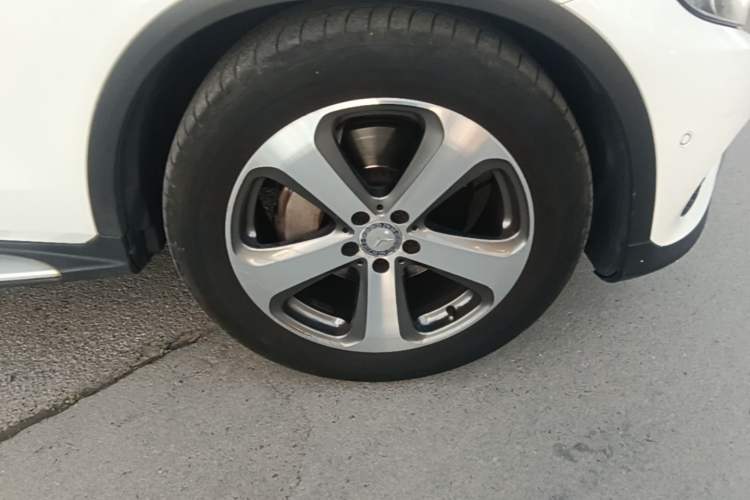 Used Mercedes-Benz GLC 2016 GLC 300 4MATIC Dynamic Model Right Front Wheel Hub