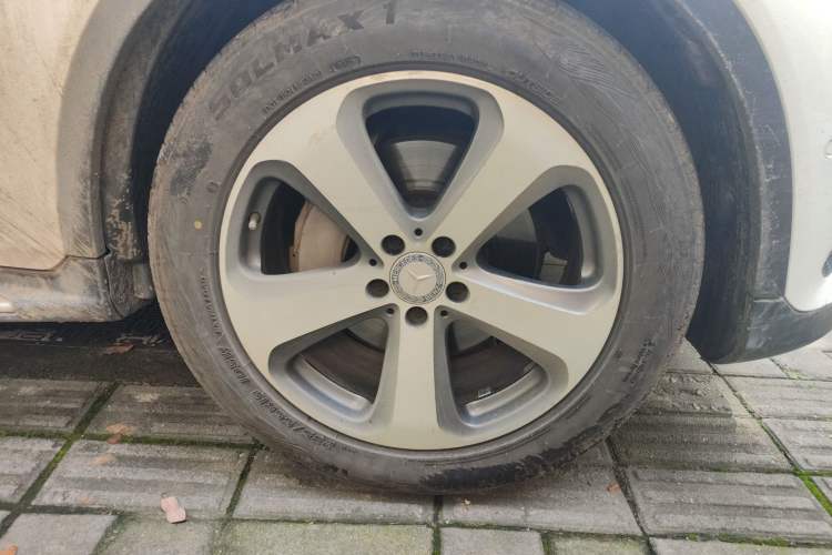 Used Mercedes-Benz GLC 2016 GLC 260 4MATIC Luxury Model Right Front Wheel Hub