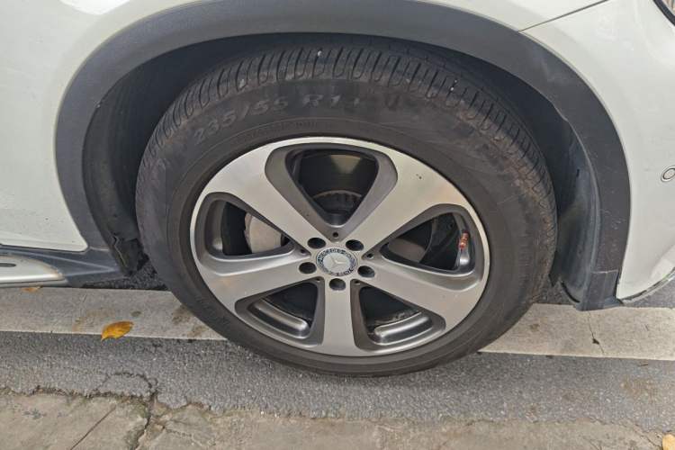 Used Mercedes-Benz GLC 2016 GLC 300 4MATIC Dynamic Model Right Front Wheel Hub