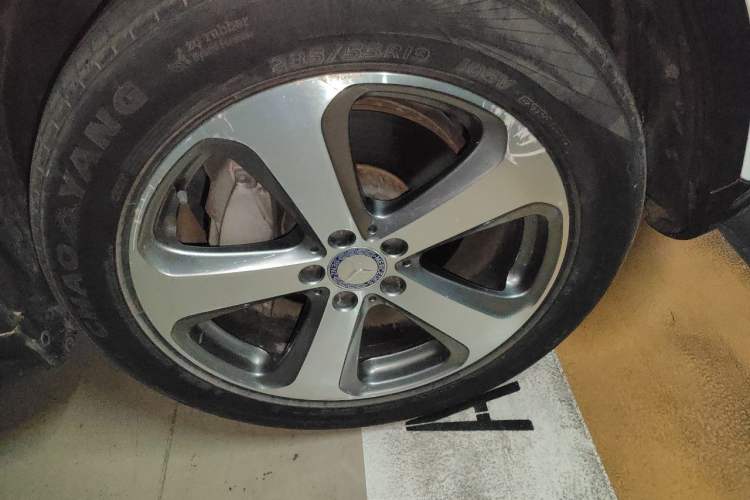 Used Mercedes-Benz GLC 2016 GLC 260 4MATIC Luxury Model Right Front Wheel Hub