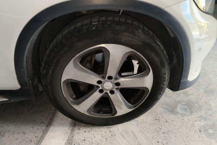 Used Mercedes-Benz GLC 2016 GLC 260 4MATIC Luxury Model Right Front Wheel Hub